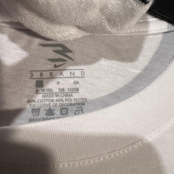 Nike Shirt Boys Small White 3Brand Dri-FIT Swoosh Graphic Socks Set Youth - Picture 5 of 6